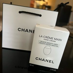 CHANEL LA CRÈME MAIN hand cream